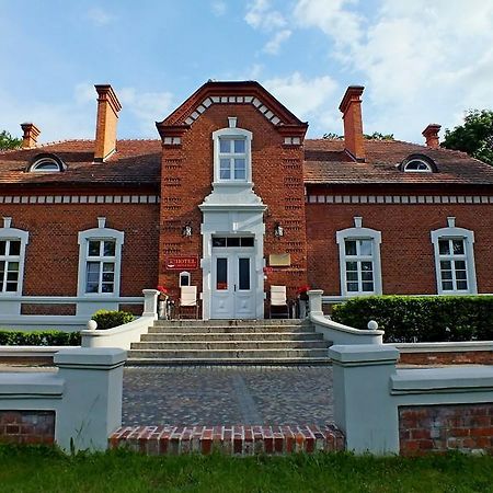 Отель Dom Pracy Tworczej Goluchow Экстерьер фото