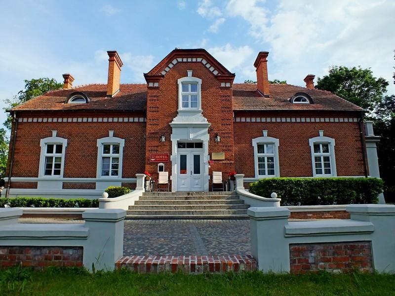Отель Dom Pracy Tworczej Goluchow Экстерьер фото