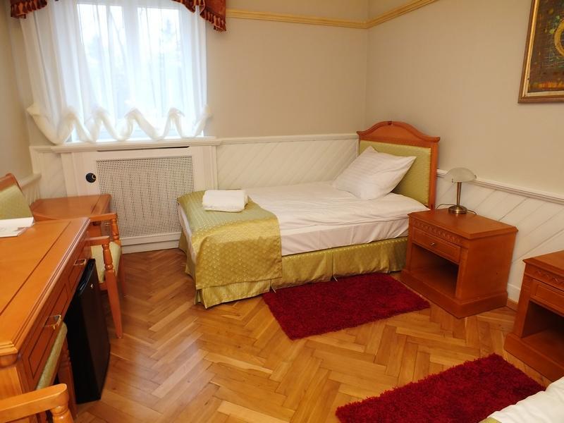 Отель Dom Pracy Tworczej Goluchow Экстерьер фото