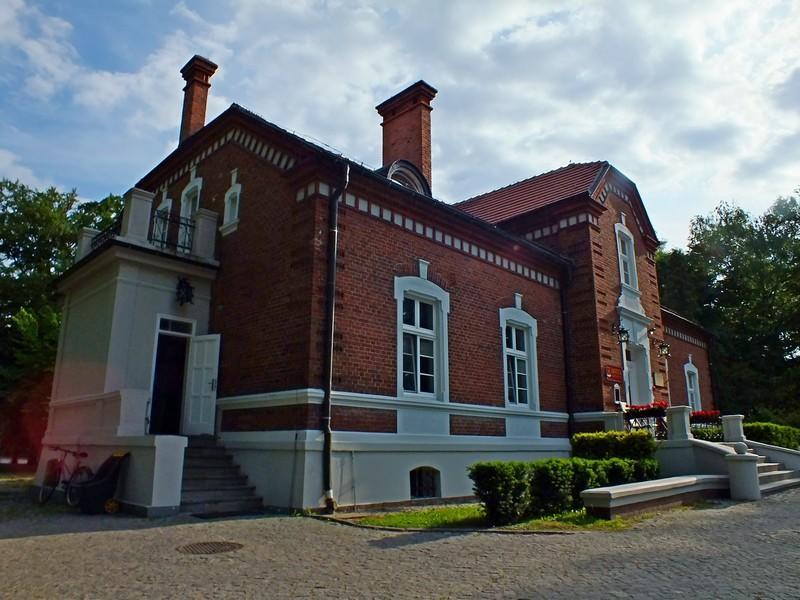 Отель Dom Pracy Tworczej Goluchow Экстерьер фото