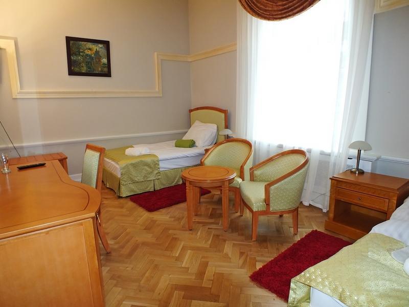 Отель Dom Pracy Tworczej Goluchow Экстерьер фото